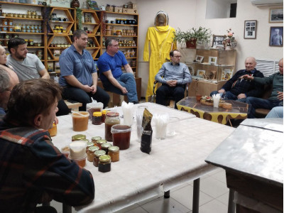 Томские пчеловоды в Музее мёда